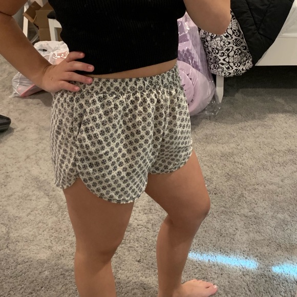 Abercrombie & Fitch Soft Patterned Shorts - Picture 3 of 5